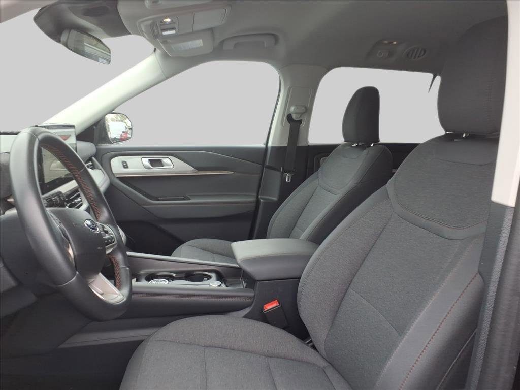 Used 2025 Ford Explorer Active image 12