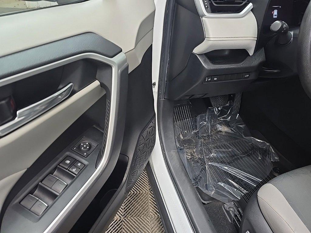 Used 2023 Toyota RAV4 XLE image 28