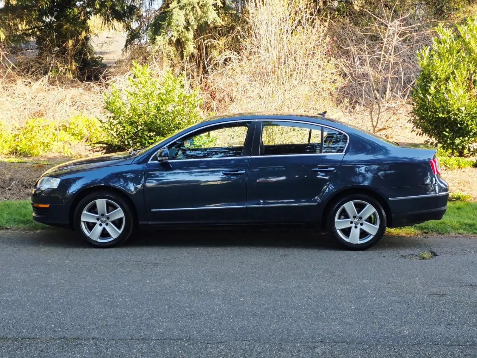 Used 2008 Volkswagen Passat Komfort FWD image 2