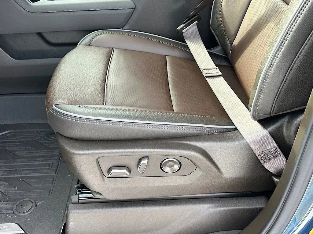 New 2026 GMC Sierra 3500 Denali w/ LPO, Black Badging Package image 15