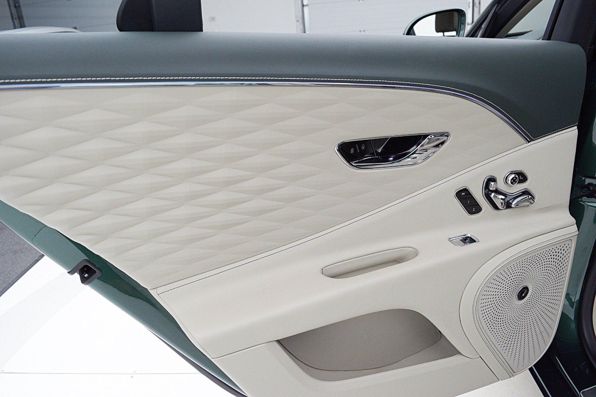 Certified 2022 Bentley Flying Spur V8 AWD/4WD image 39