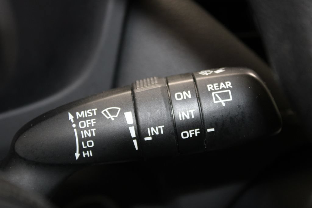 Used 2021 Toyota RAV4 XLE AWD/4WD image 31