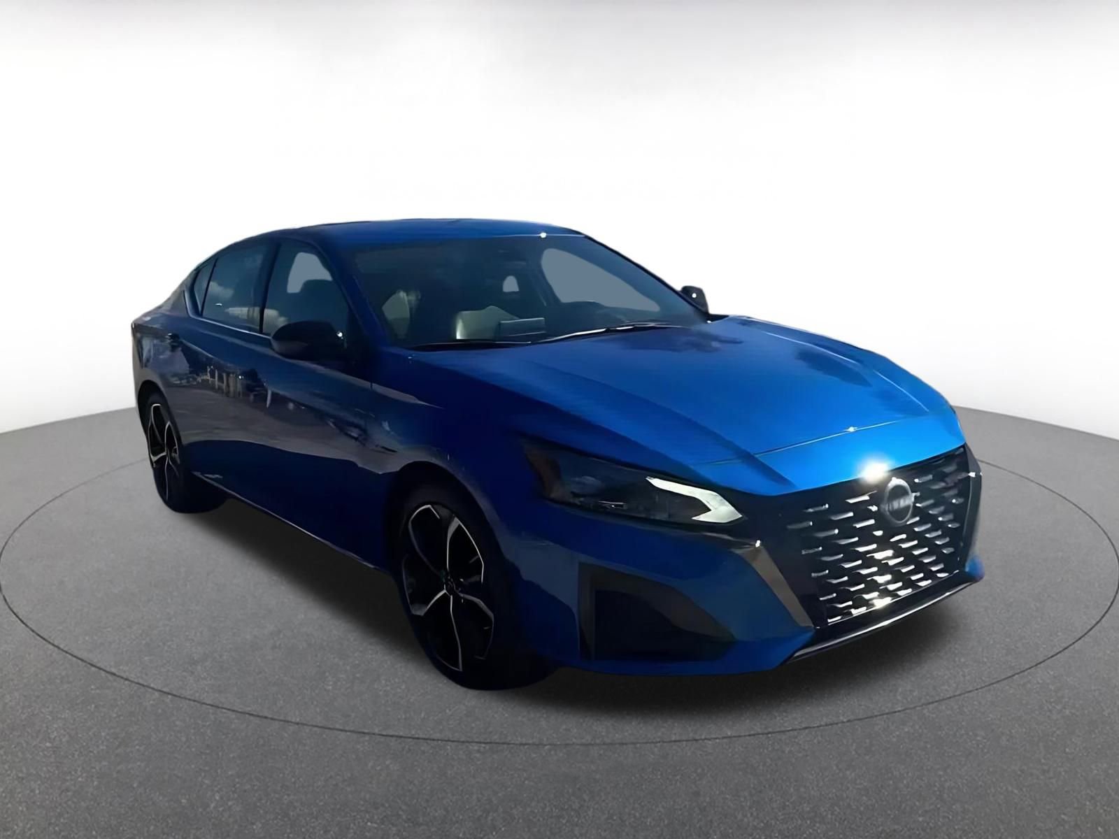 Used 2025 Nissan Altima 2.5 SR image 3