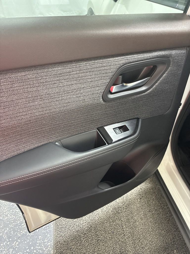 Used 2023 Nissan Rogue SV image 22