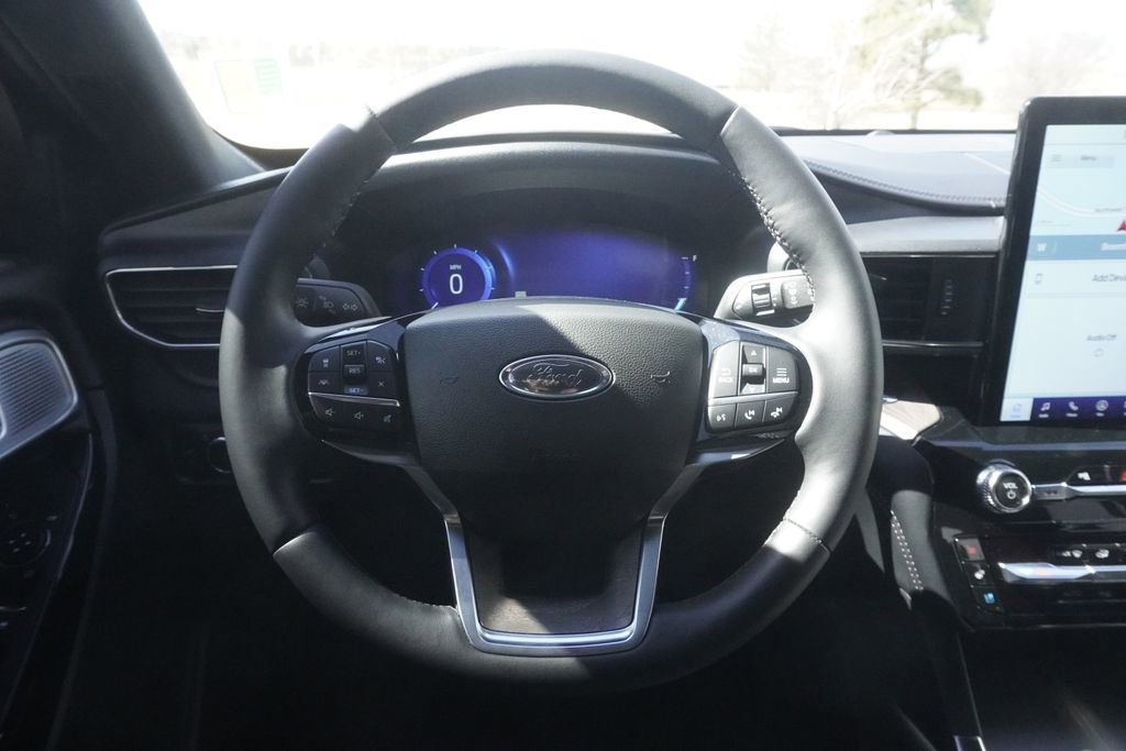 Used 2023 Ford Explorer Platinum w/ Technology Package image 10