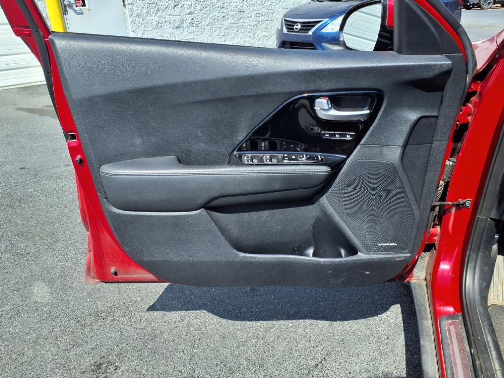 Used 2017 Kia Niro Touring image 8