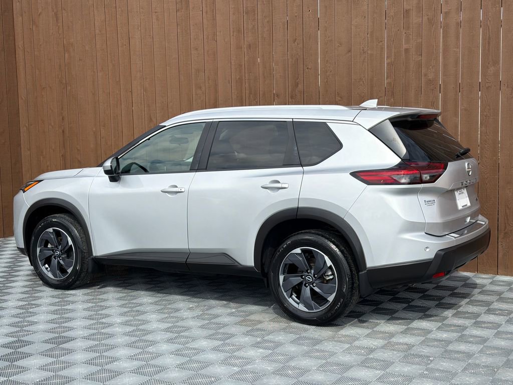 Used 2024 Nissan Rogue SV w/ SV Premium Package image 13