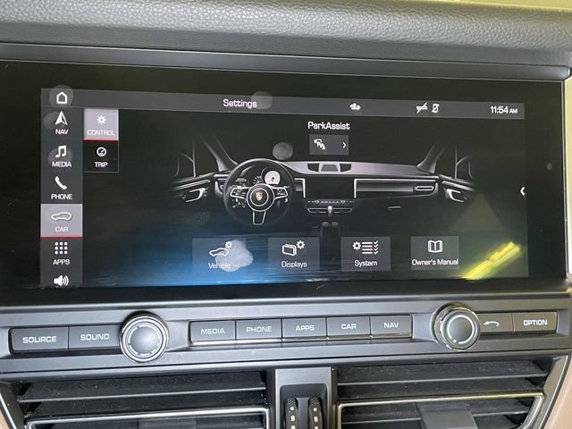 Certified 2020 Porsche Macan AWD/4WD image 31