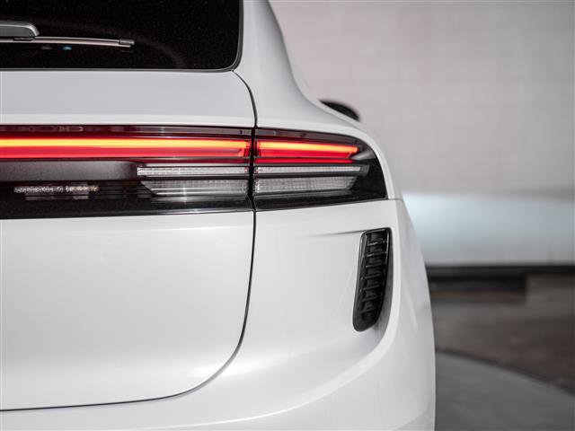 Certified 2024 Porsche Macan Turbo Electric image 18