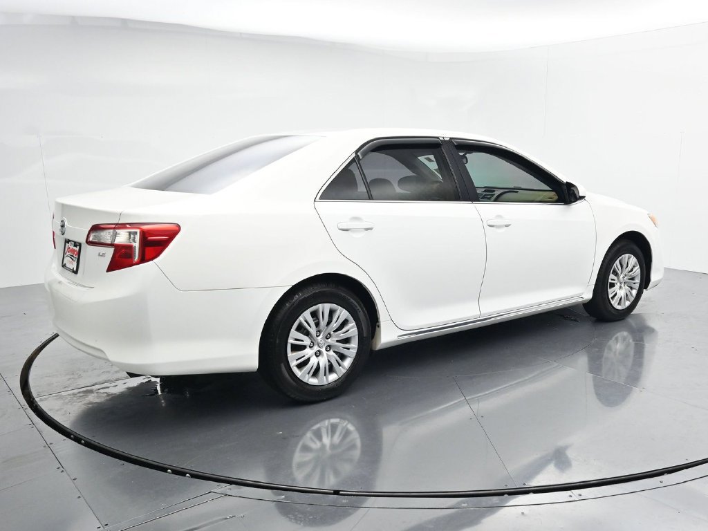 Used 2014 Toyota Camry LE FWD image 8