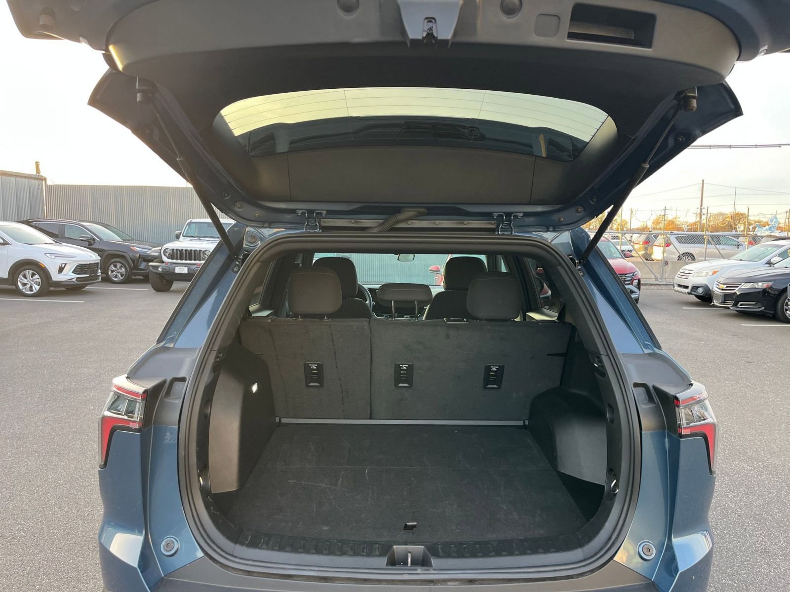 Used 2025 Chevrolet Equinox LT image 30