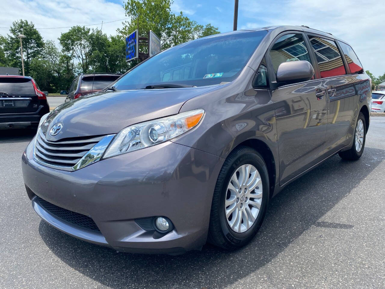 Used 2013 Toyota Sienna XLE FWD image 7