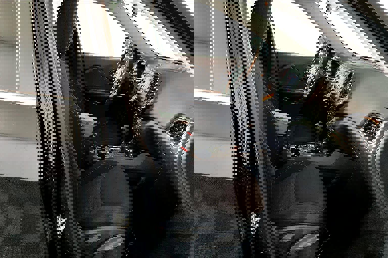 Used 2019 Jeep Cherokee Latitude w/ Popular Appearance Group image 8