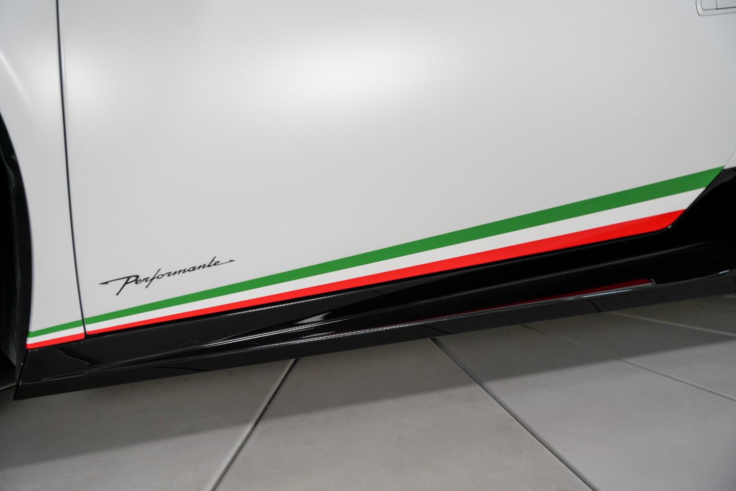 Used 2018 Lamborghini Huracan Performante image 18