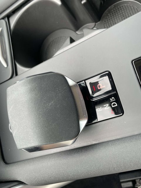 Used 2025 Land Rover Discovery Dynamic SE AWD/4WD image 24