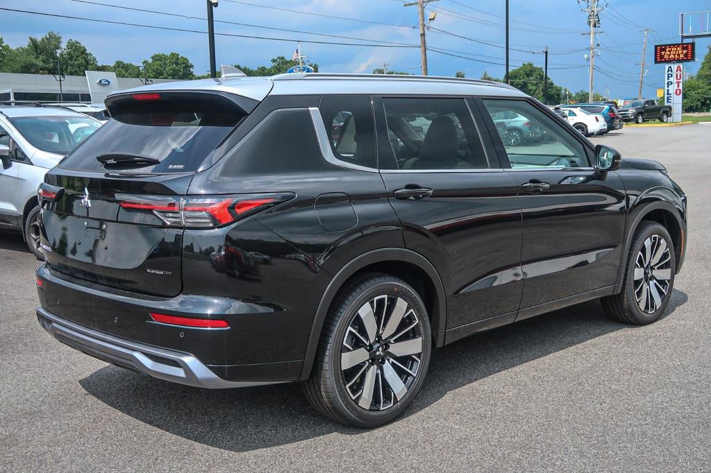 New 2025 Mitsubishi Outlander AWD image 10