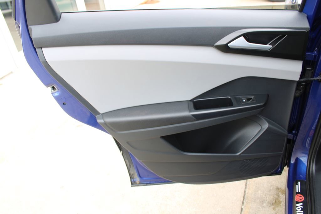 Certified 2023 Volkswagen Taos SE w/ Panoramic Sunroof Package image 21