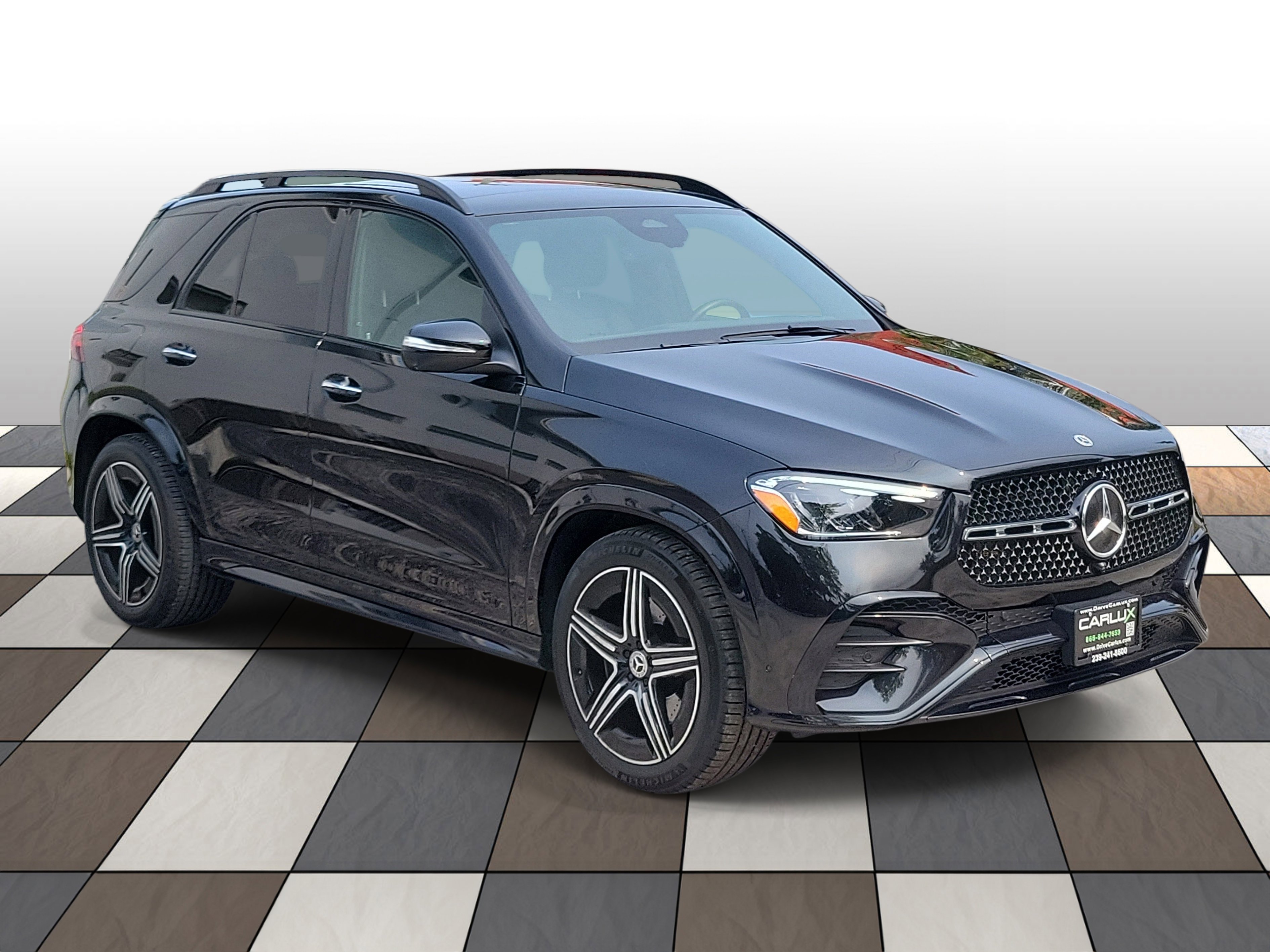 Used 2025 Mercedes-Benz GLE 350 4MATIC w/ AMG Line Exterior image 3