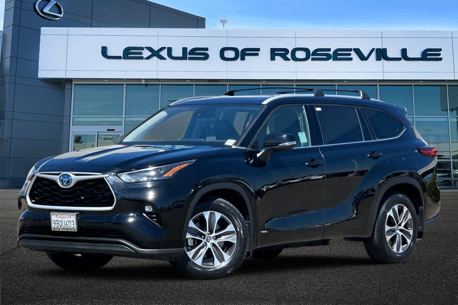 Used 2022 Toyota Highlander XLE AWD/4WD image 1