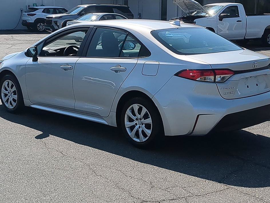 Used 2026 Toyota Corolla LE FWD image 8