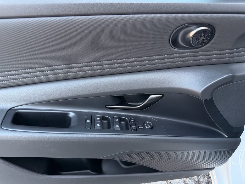 New 2026 Hyundai Elantra Sport FWD image 15