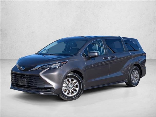 Used 2023 Toyota Sienna LE image 1