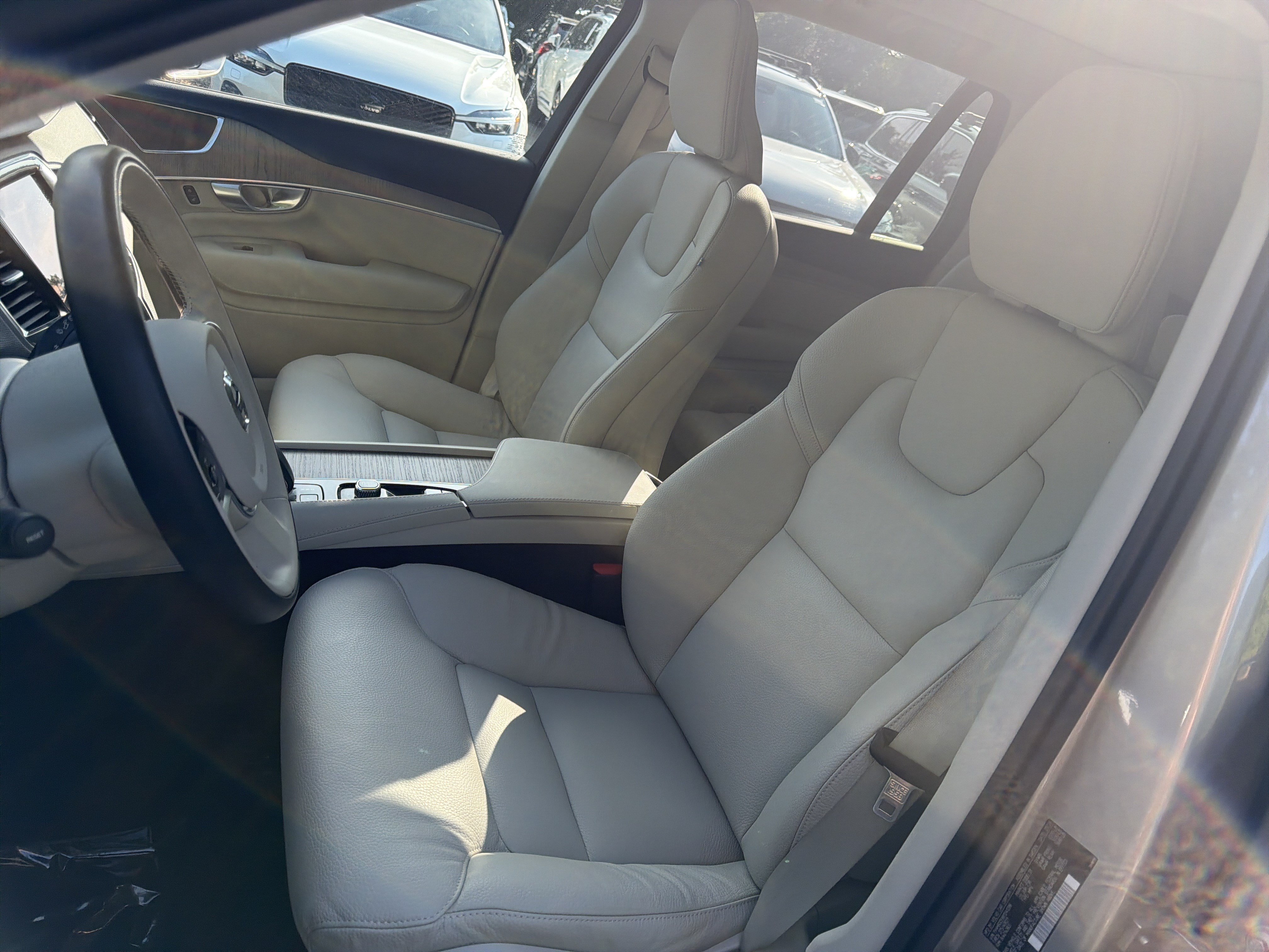 Certified 2024 Volvo XC90 T8 Plus w/ Protection Package AWD/4WD image 16