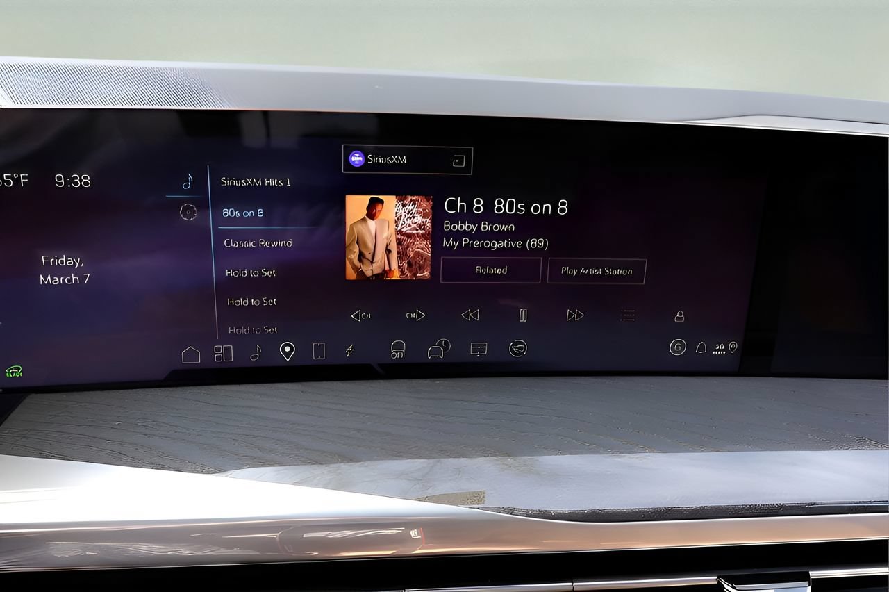 Certified 2025 Cadillac Escalade IQ Luxury 2 AWD/4WD image 24