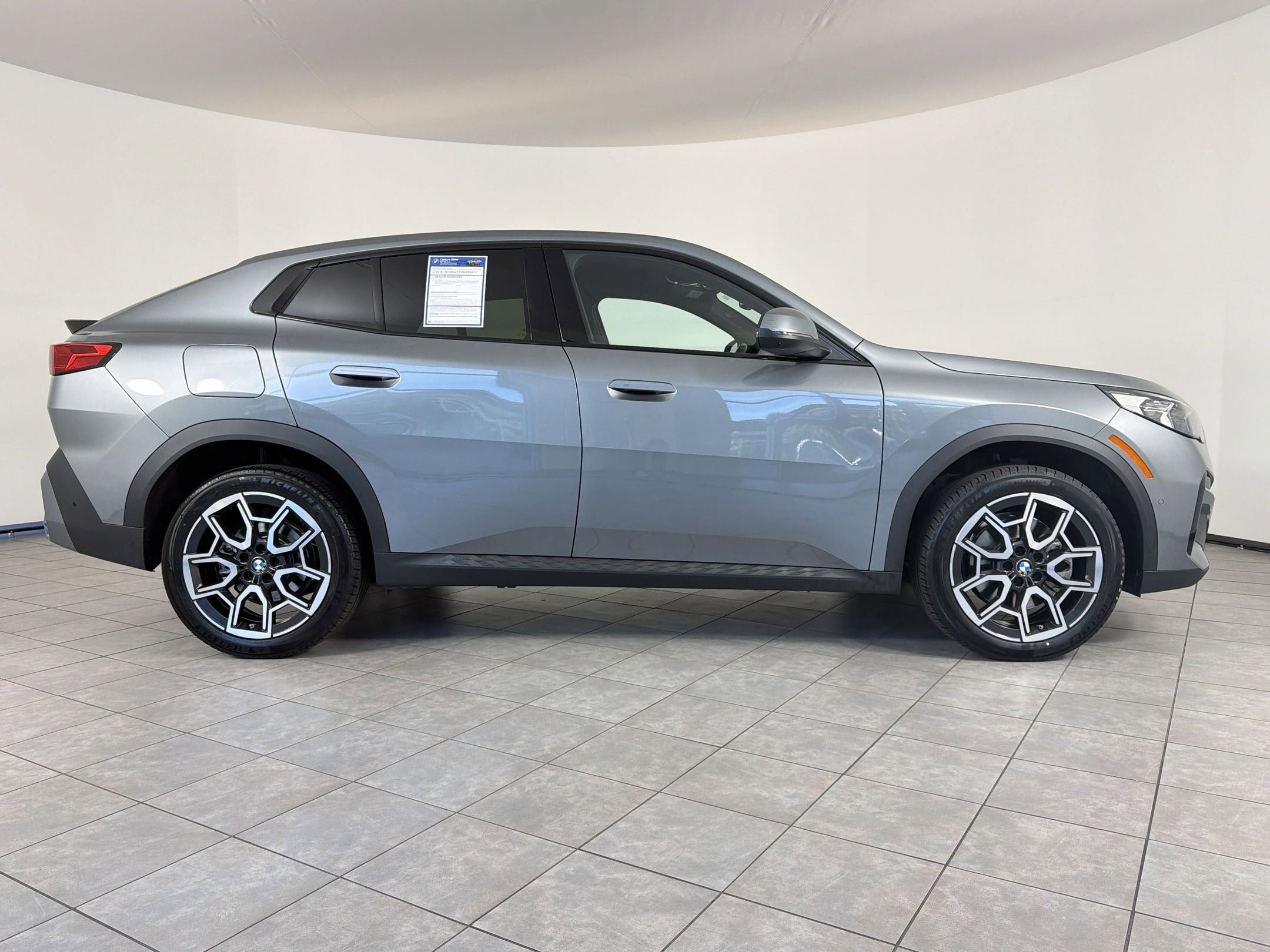 Used 2025 BMW X2 xDrive28i AWD/4WD image 8