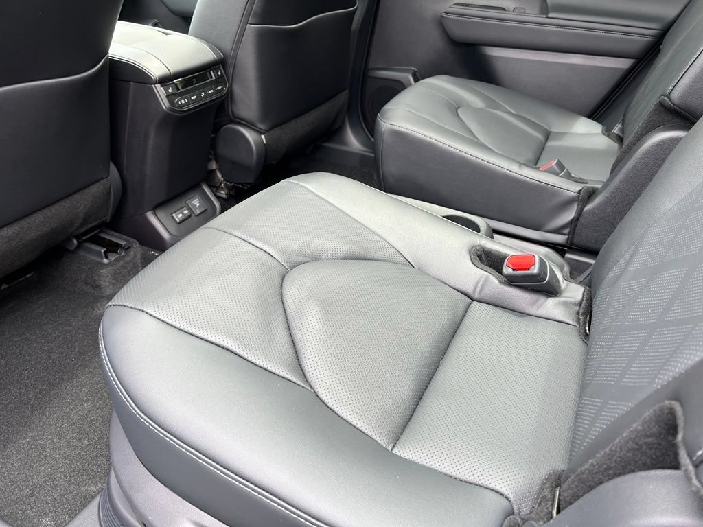 New 2026 Toyota Highlander Platinum AWD/4WD image 15