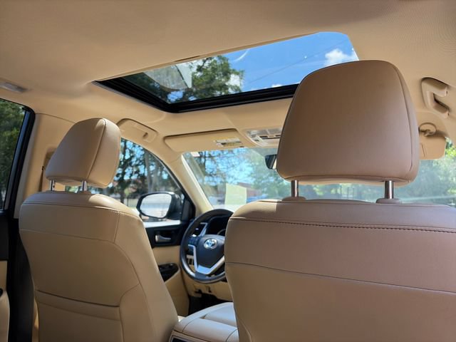 Used 2017 Toyota Highlander XLE AWD/4WD image 24
