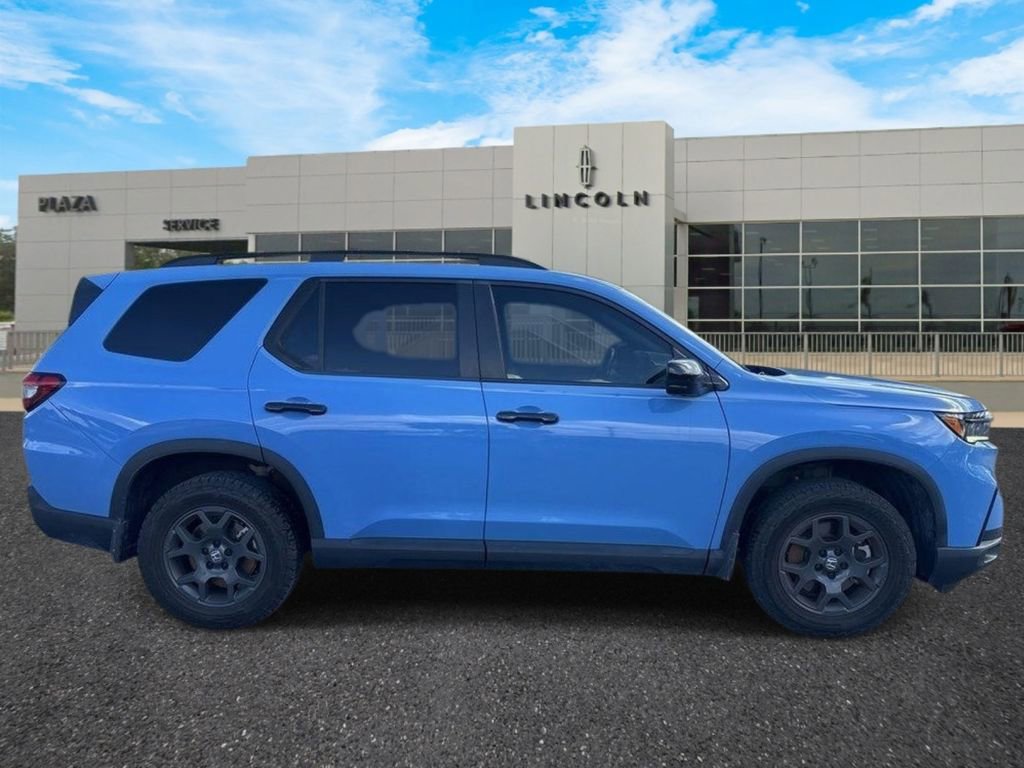 Used 2023 Honda Pilot TrailSport image 2