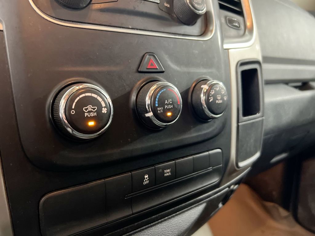 Used 2016 RAM 1500 Classic SLT AWD/4WD image 15