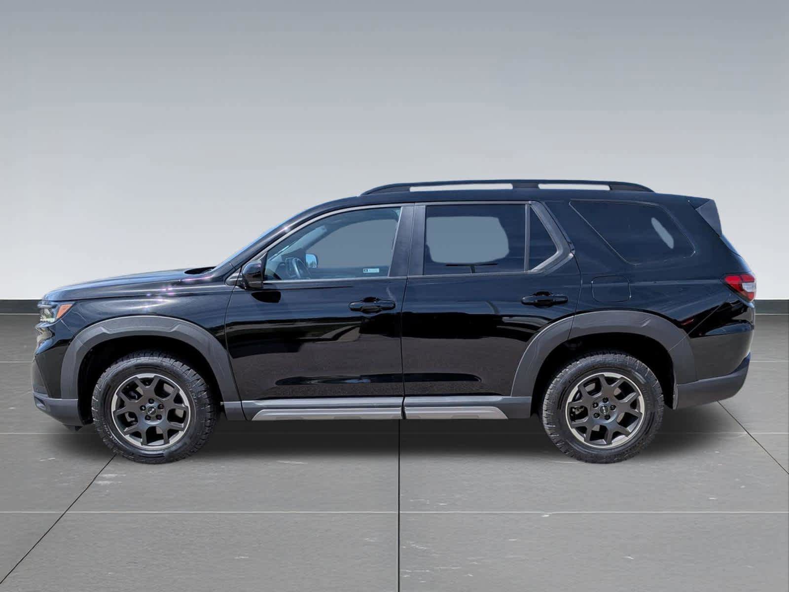 Certified 2024 Honda Pilot TrailSport image 2