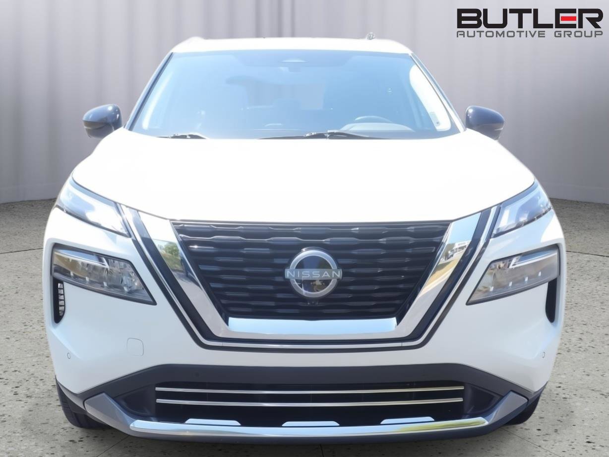 Used 2023 Nissan Rogue SL w/ SL Premium Package image 2