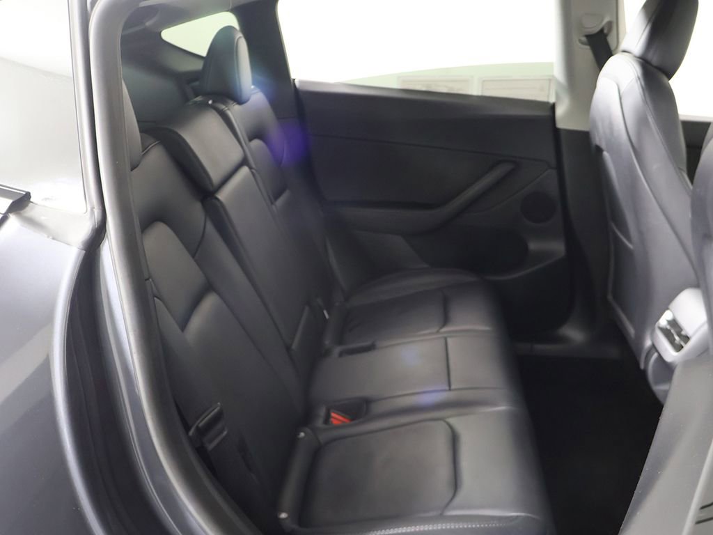 Used 2022 Tesla Model Y Long Range AWD/4WD image 32