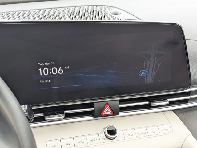 Used 2024 Hyundai Elantra Limited image 14