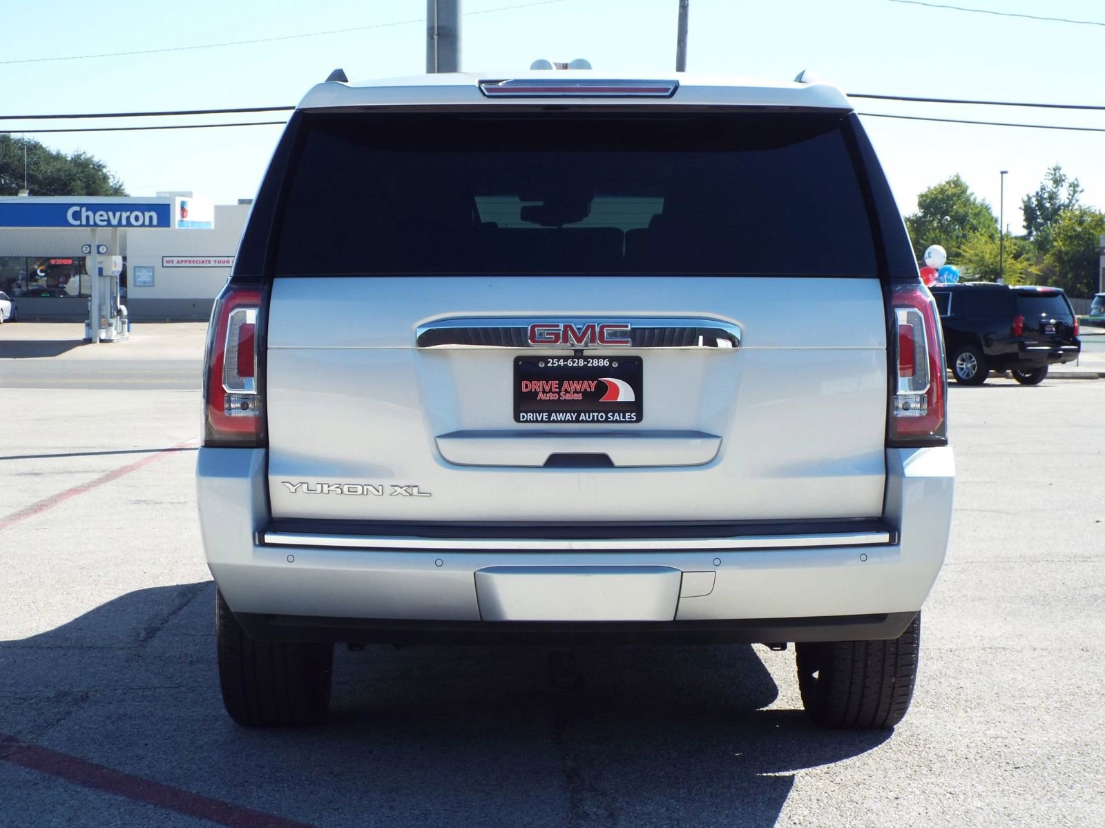 Used 2015 GMC Yukon XL Denali w/ Touring Package RWD image 8