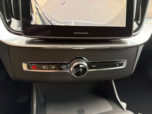 New 2027 Volvo XC90 B6 Plus AWD/4WD image 19