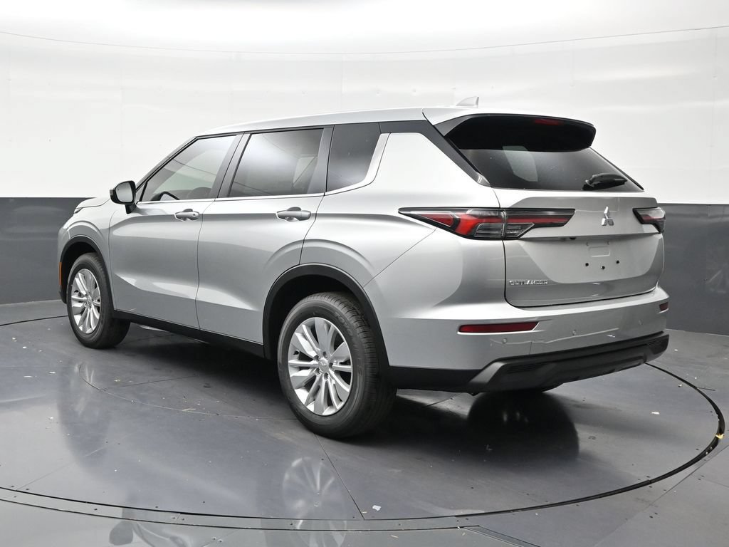 New 2026 Mitsubishi Outlander ES FWD image 3