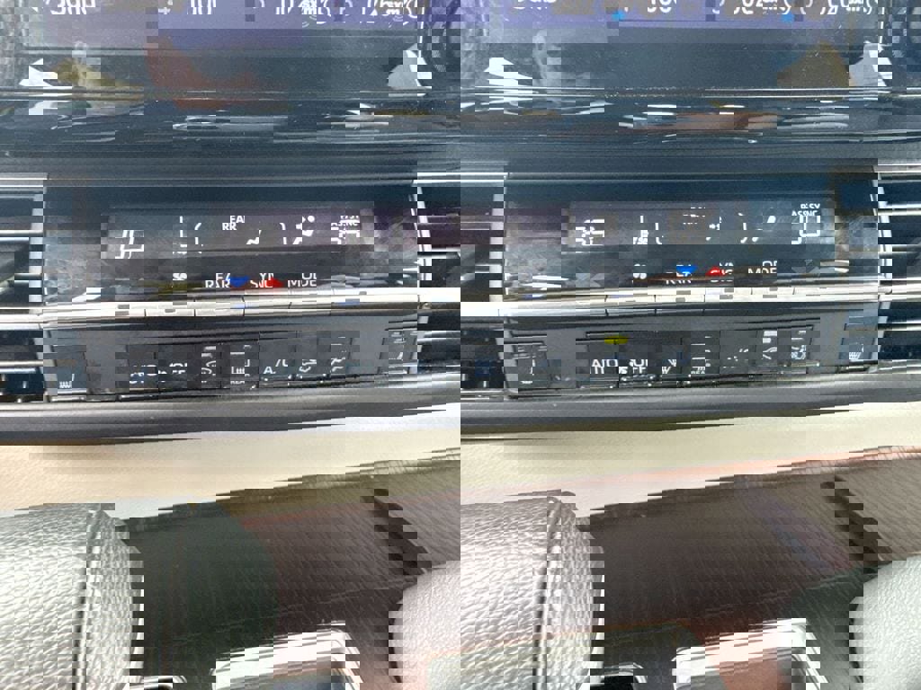 Used 2024 Toyota Sienna XLE image 24