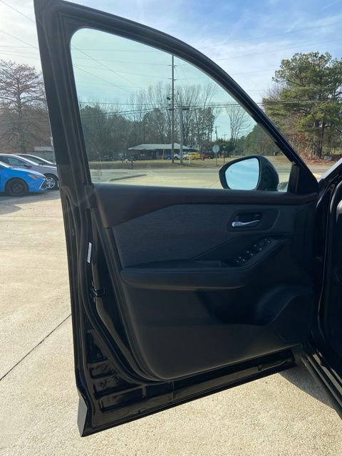 Used 2022 Nissan Rogue SV image 10