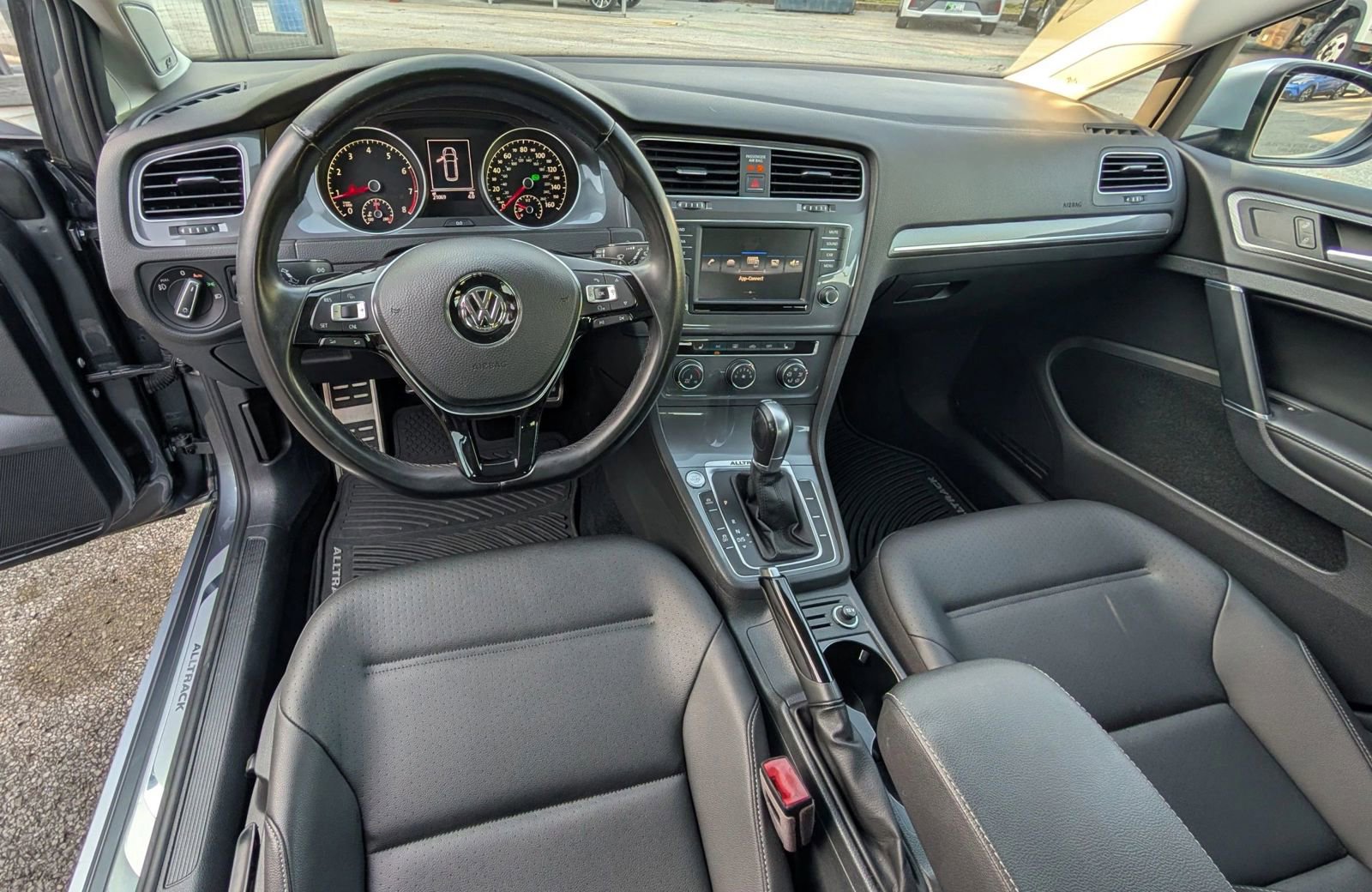 Used 2017 Volkswagen Golf Alltrack SE image 19