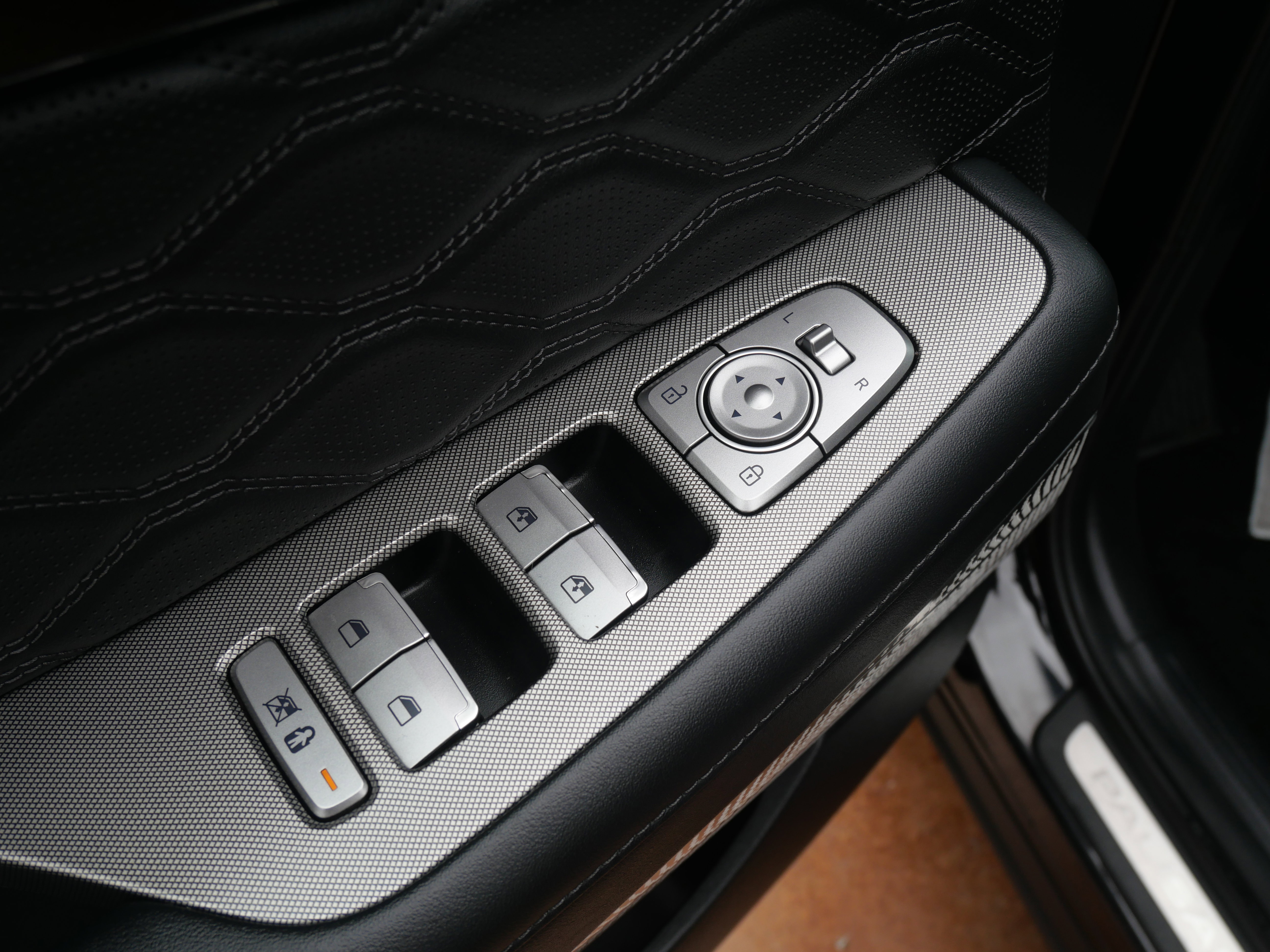 Used 2022 Hyundai Palisade Calligraphy image 21