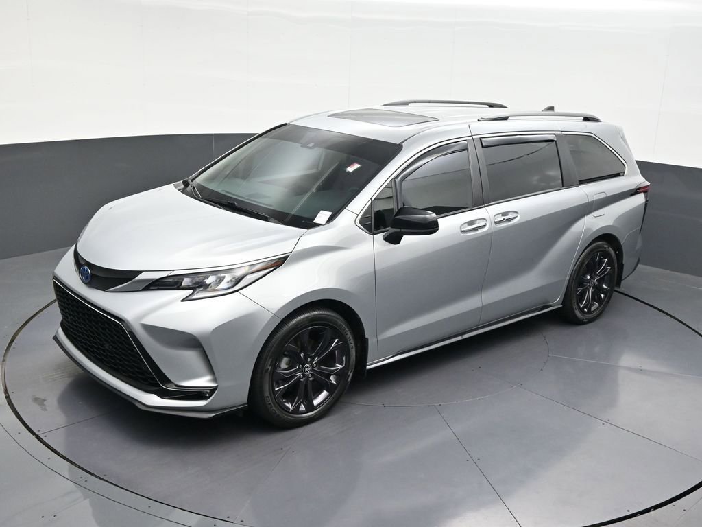 Used 2024 Toyota Sienna XSE w/ XSE Plus Package FWD image 18