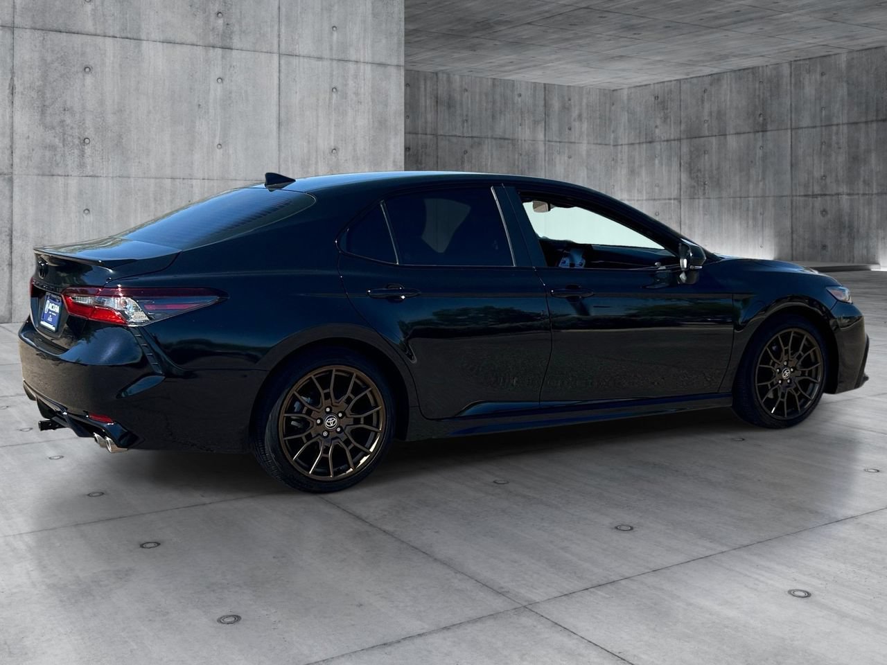 Used 2023 Toyota Camry SE FWD image 5