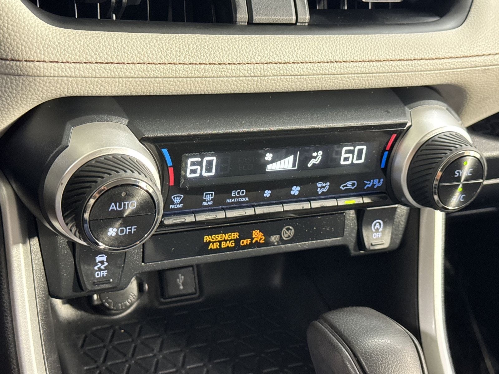Used 2021 Toyota RAV4 XLE AWD/4WD image 33