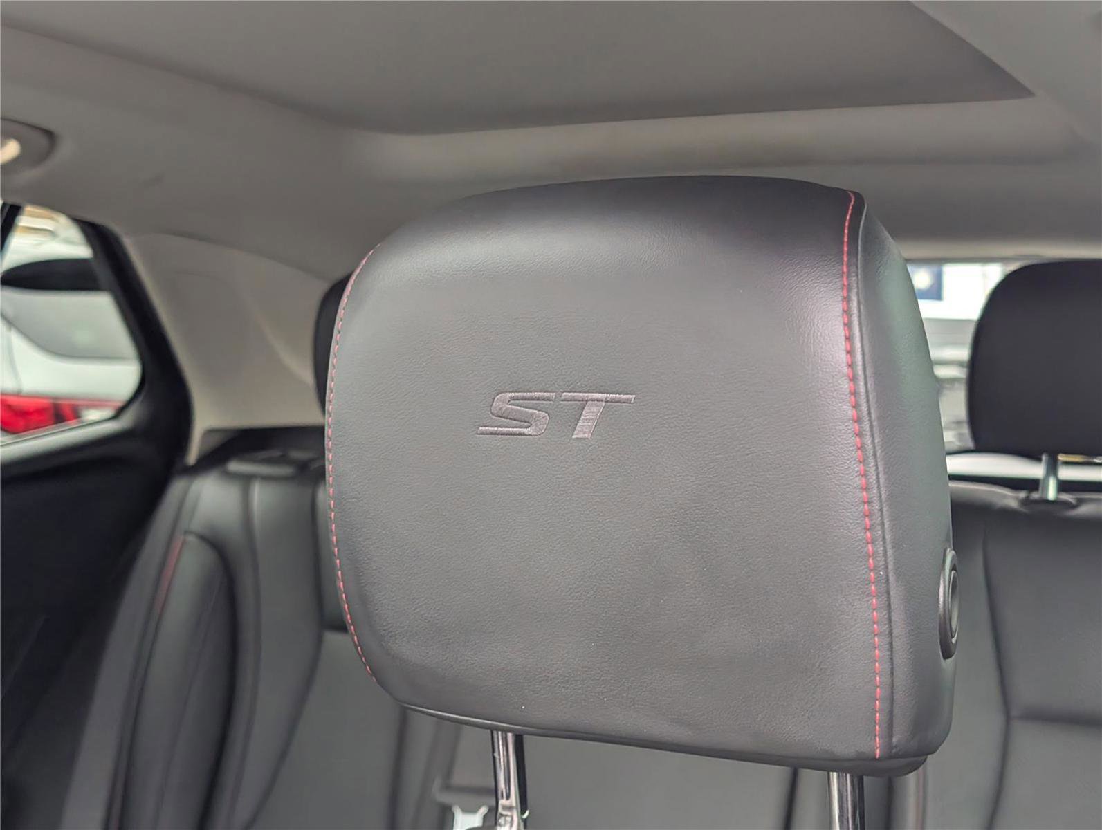 Used 2023 Buick Envision Essence w/ Sport Touring Package image 22