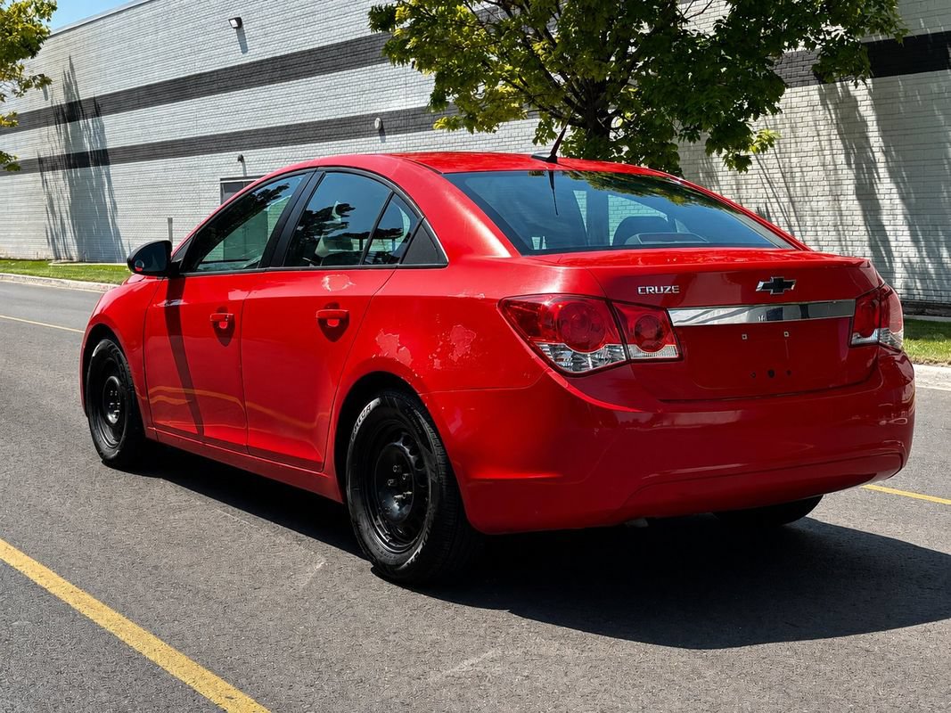 Used 2014 Chevrolet Cruze LS FWD image 3