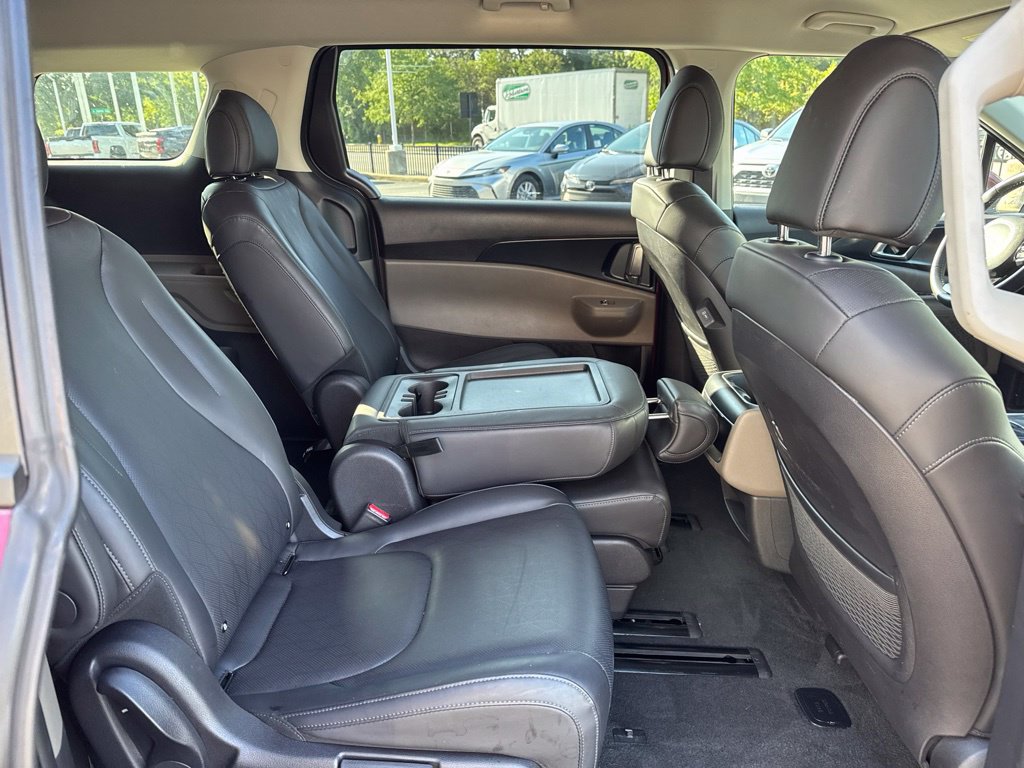 Used 2026 Kia Carnival FWD image 32